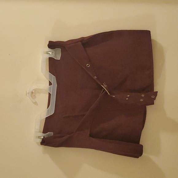 ROMWE Dresses & Skirts - Romwe maroon mini skirt belt